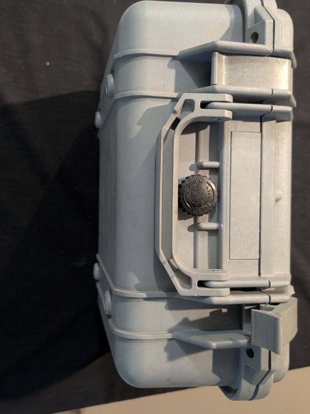 Pelican 1400NF Case (Silver) - Picture 11 of 15